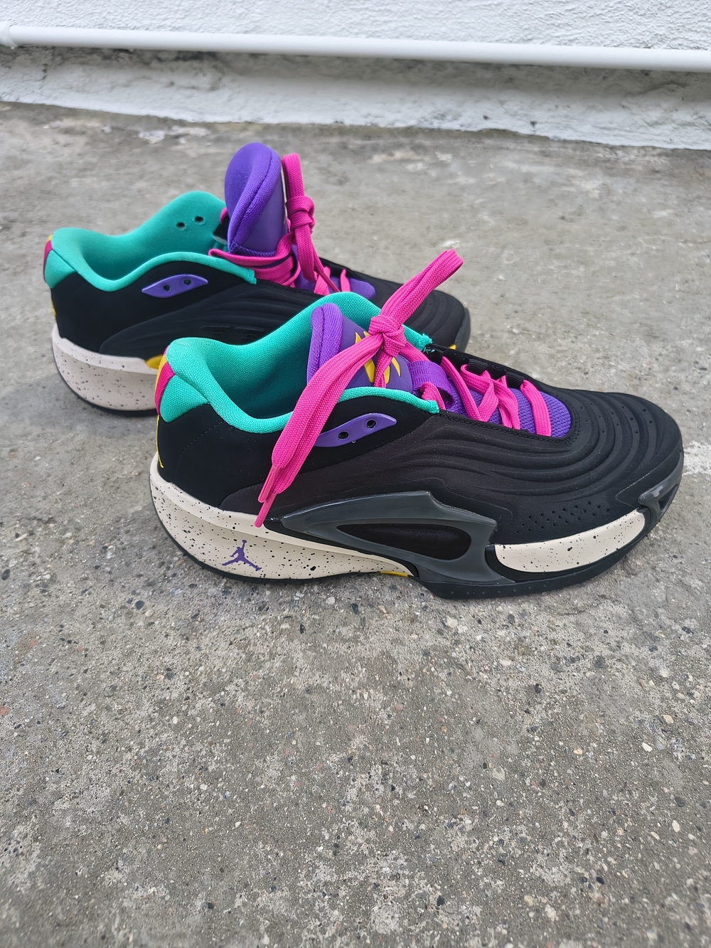Nike Jordan Luka 3 "Black Hyper Jade Pink"(SKU: FQ1284-002/ FQ1285-002)Size 6.5y